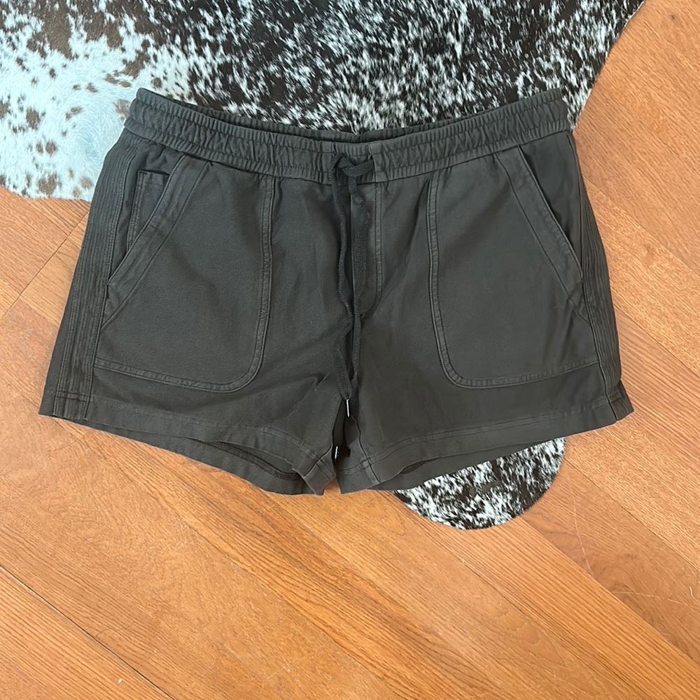 Athlete shorts